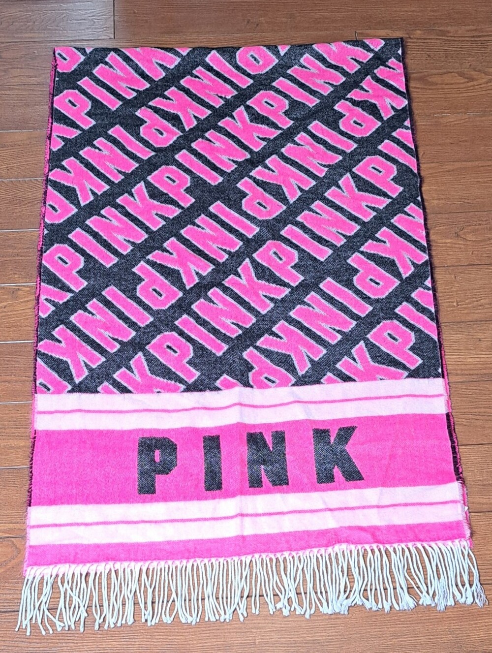 NWOT Victoria’s Secret PINK Y2K Oversized Logo Blanket Scarf Hot Pink Black